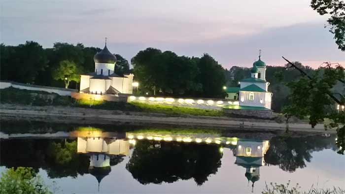 Pskov på natten